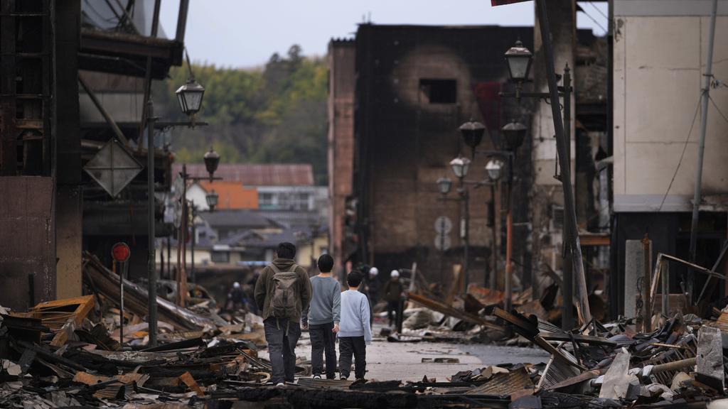 大火的輪島朝市的搜索重開。(美聯社)