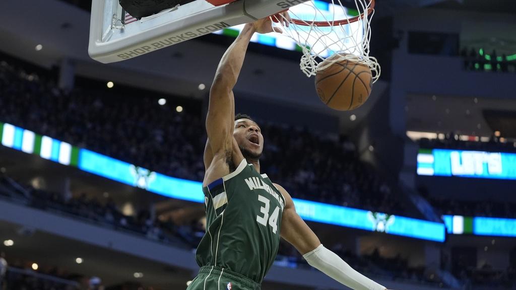 安迪杜甘普取得「三雙」為公鹿取勝。(美聯社)