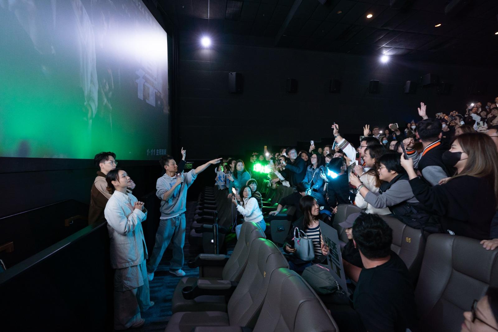 潛行開畫票房過百萬 劉德華偕朱仔阿談香港初謝票 獲fans現場舉牌吶喊