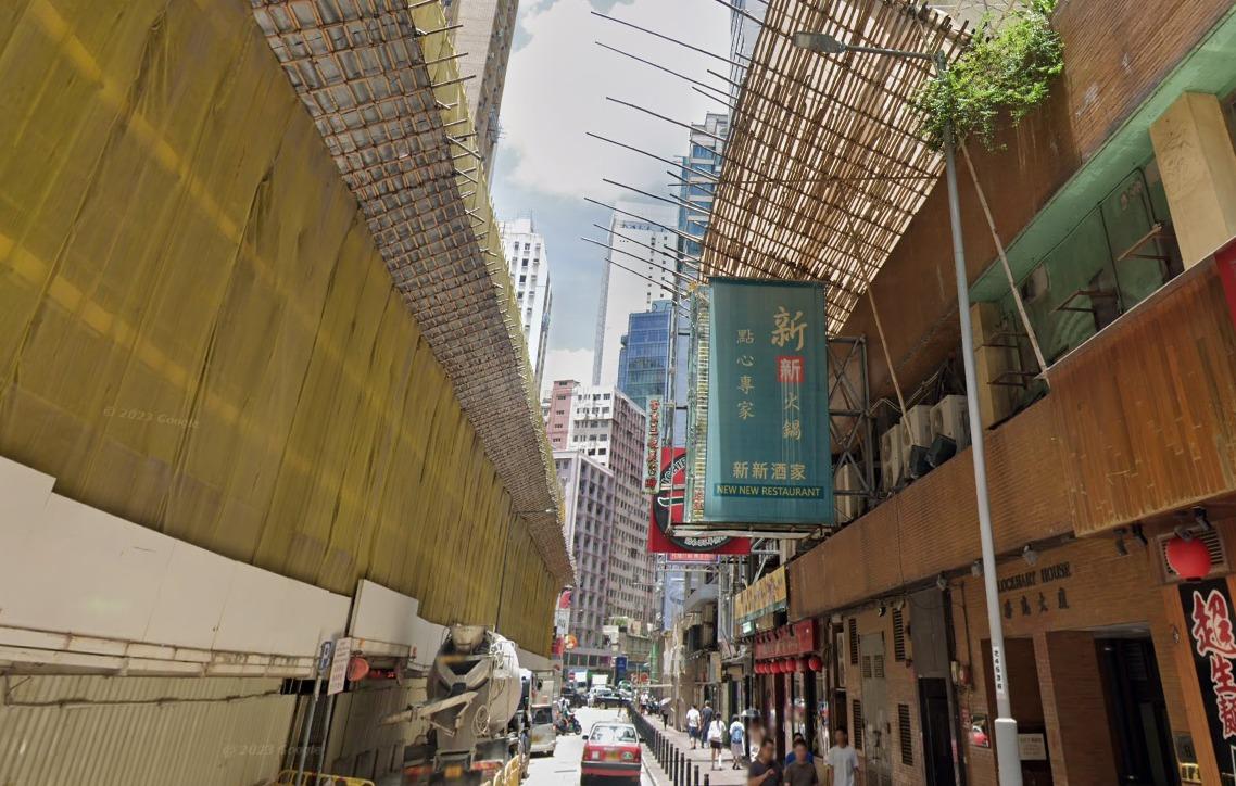 灣仔駱克大廈天降瓦片　六旬女途人中頭獎送院