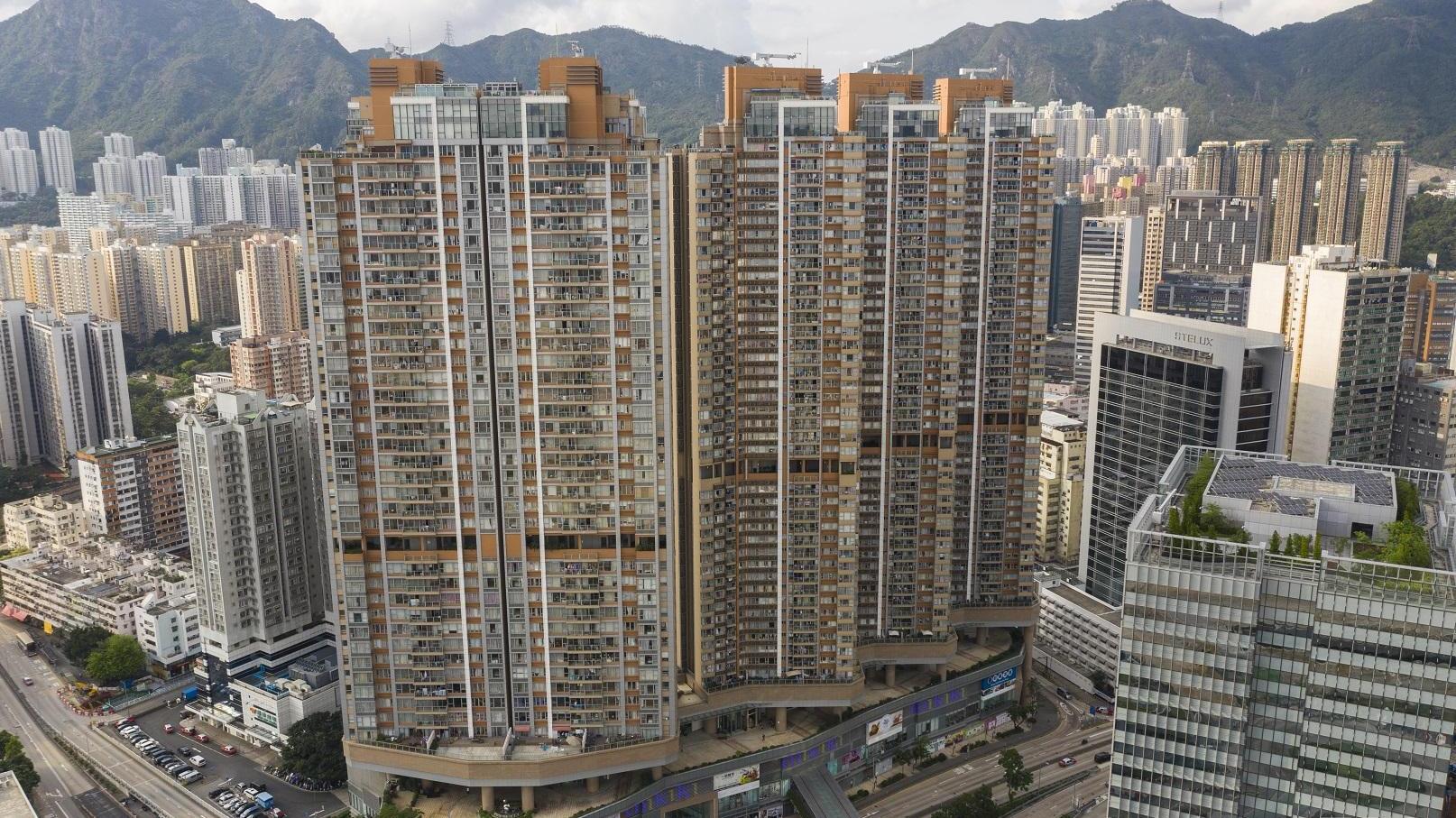 新蒲崗譽‧港灣一伙維港煙花景四房「則王」單位，獲專才客以1,700萬元承接，造價低市價10%。(資料圖片)