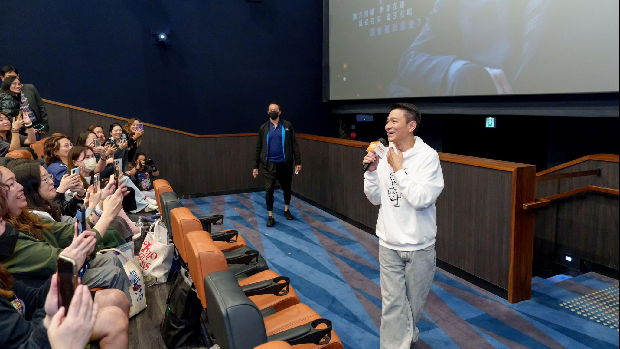 潛行｜上畫第二周直迫千萬票房 劉德華潛入觀眾席驚喜謝票