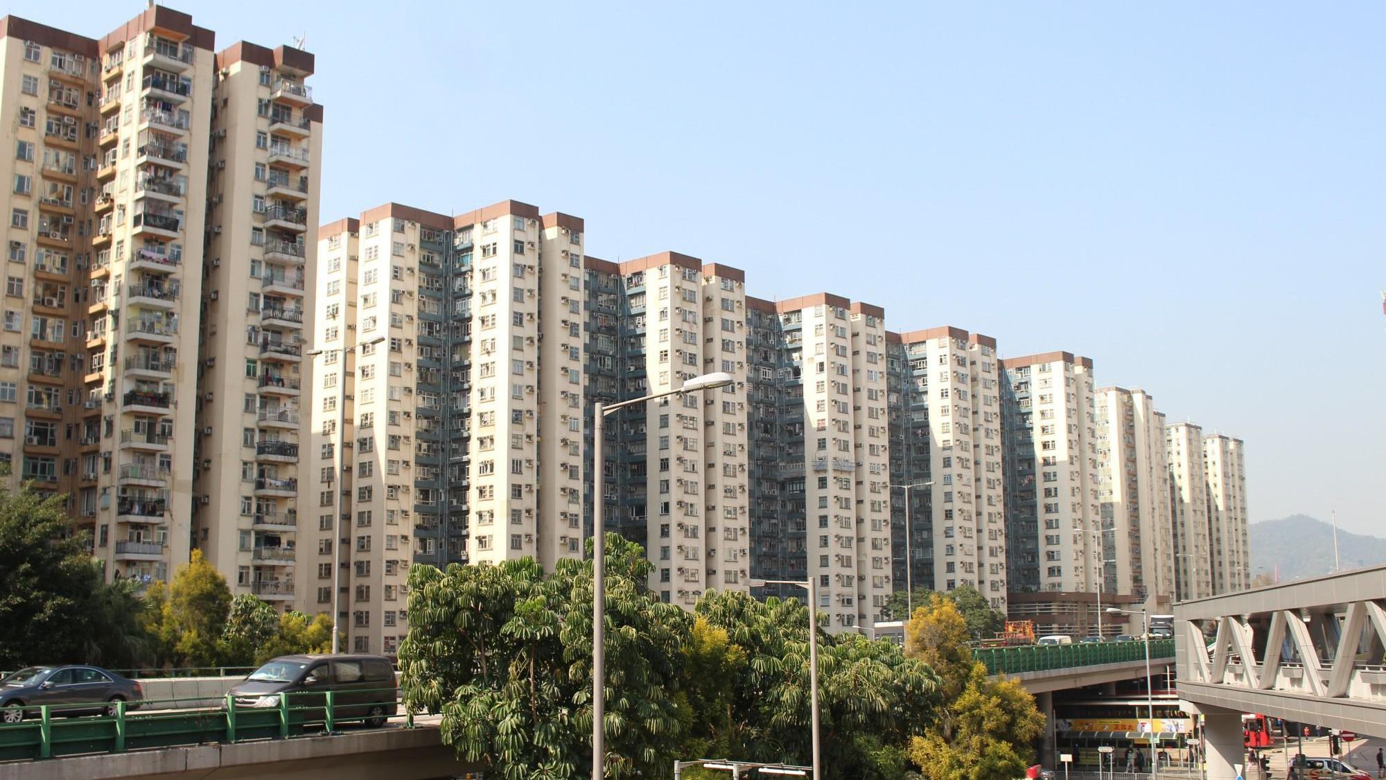 藍籌屋苑之一美孚新邨，一伙原則兩房的極高層戶，持貨10年沽出，原業主仍需蝕讓10萬元離場。(資料圖片)