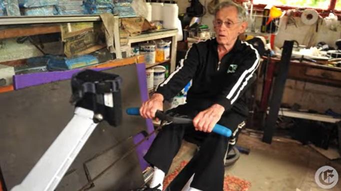 摩根划船訓練至今持續了20年，圖為他2014年接受《愛爾蘭觀察家報》訪問，當年他84歲。(互聯網)