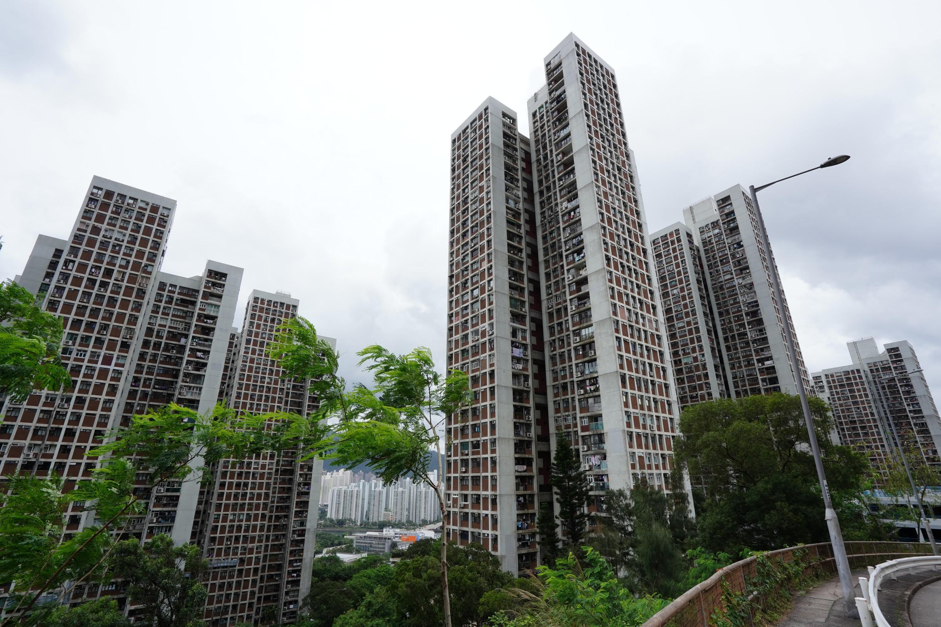 火炭居屋穗禾苑山景兩房戶，以自由市場價323.8萬元易主，原業主大賺逾3球離場。