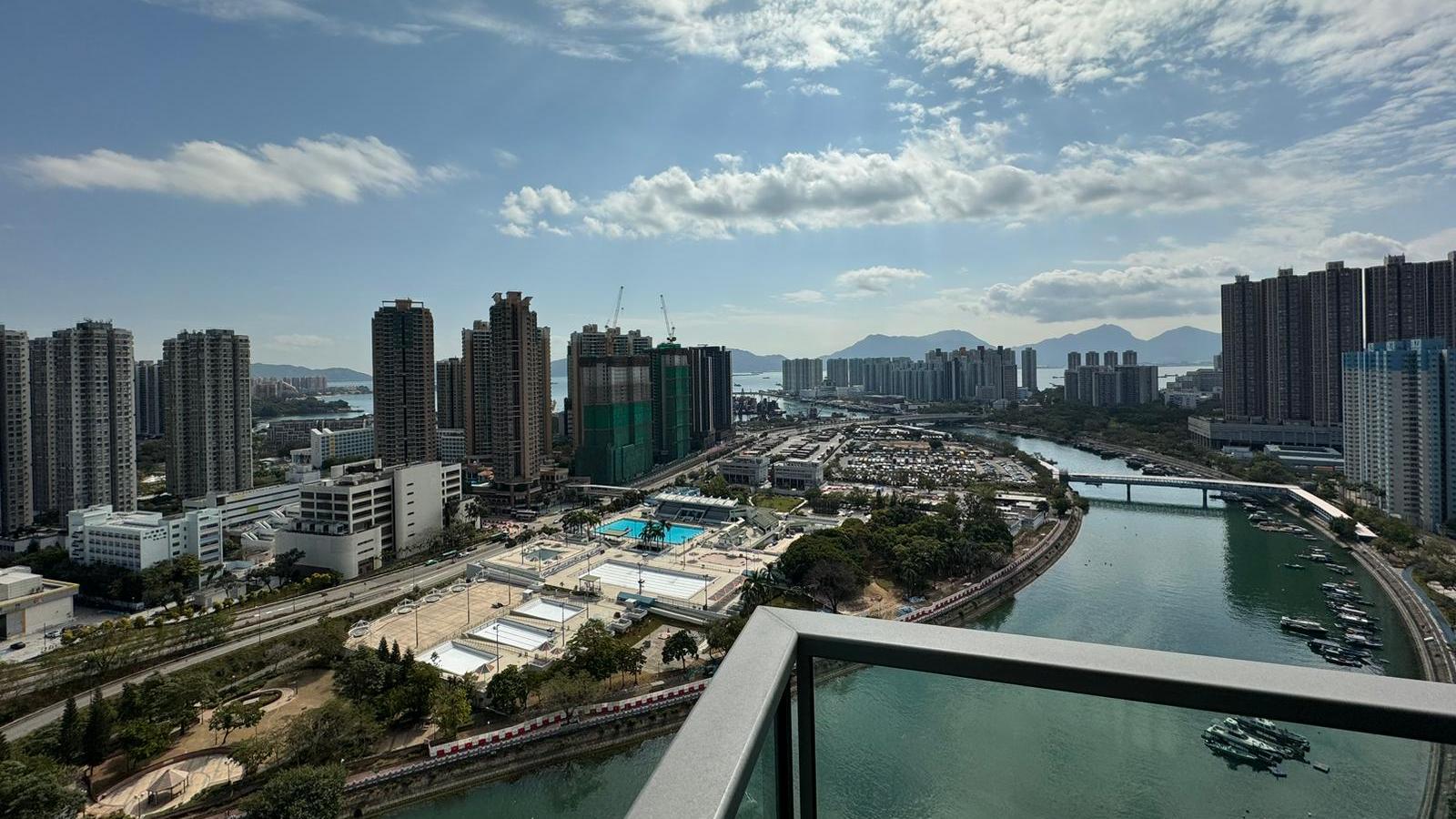 單位面向屯門河一帶，享有周邊河海雙景，同時飽覽周邊市景，景觀優質。