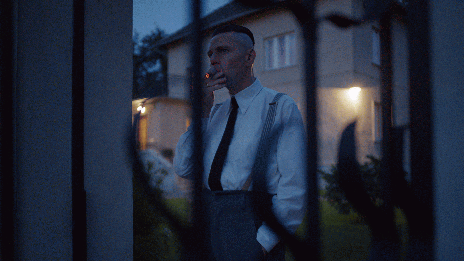 《特權樂園》一家和諧萬骨枯