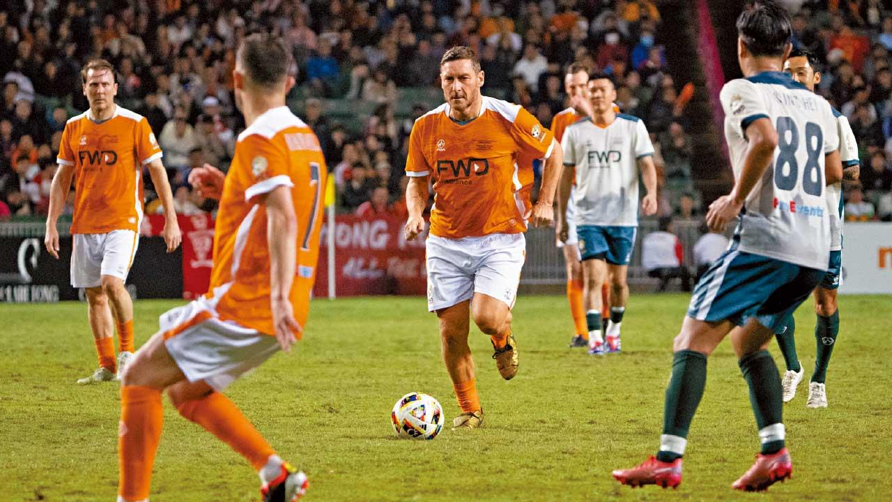 賀歲盃世界明星隊7:3大勝香港明星隊 超過2萬球迷入場 球迷：抵睇過美斯