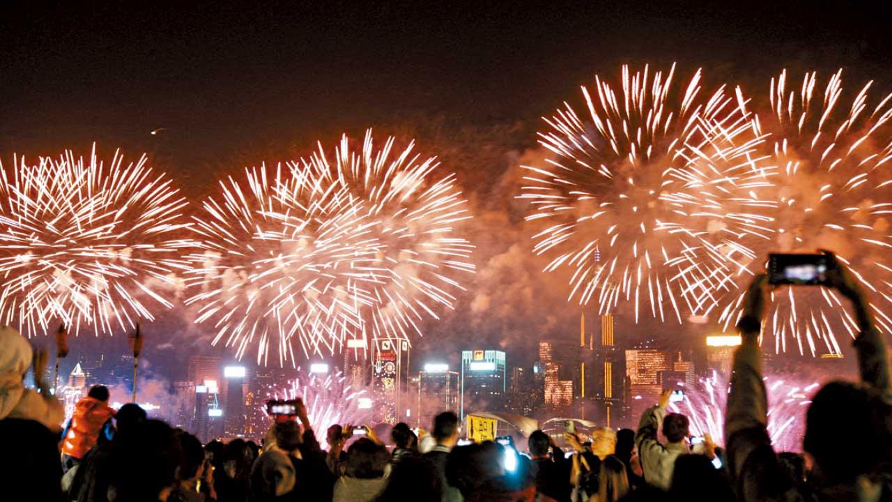 假手於人的盛事之都