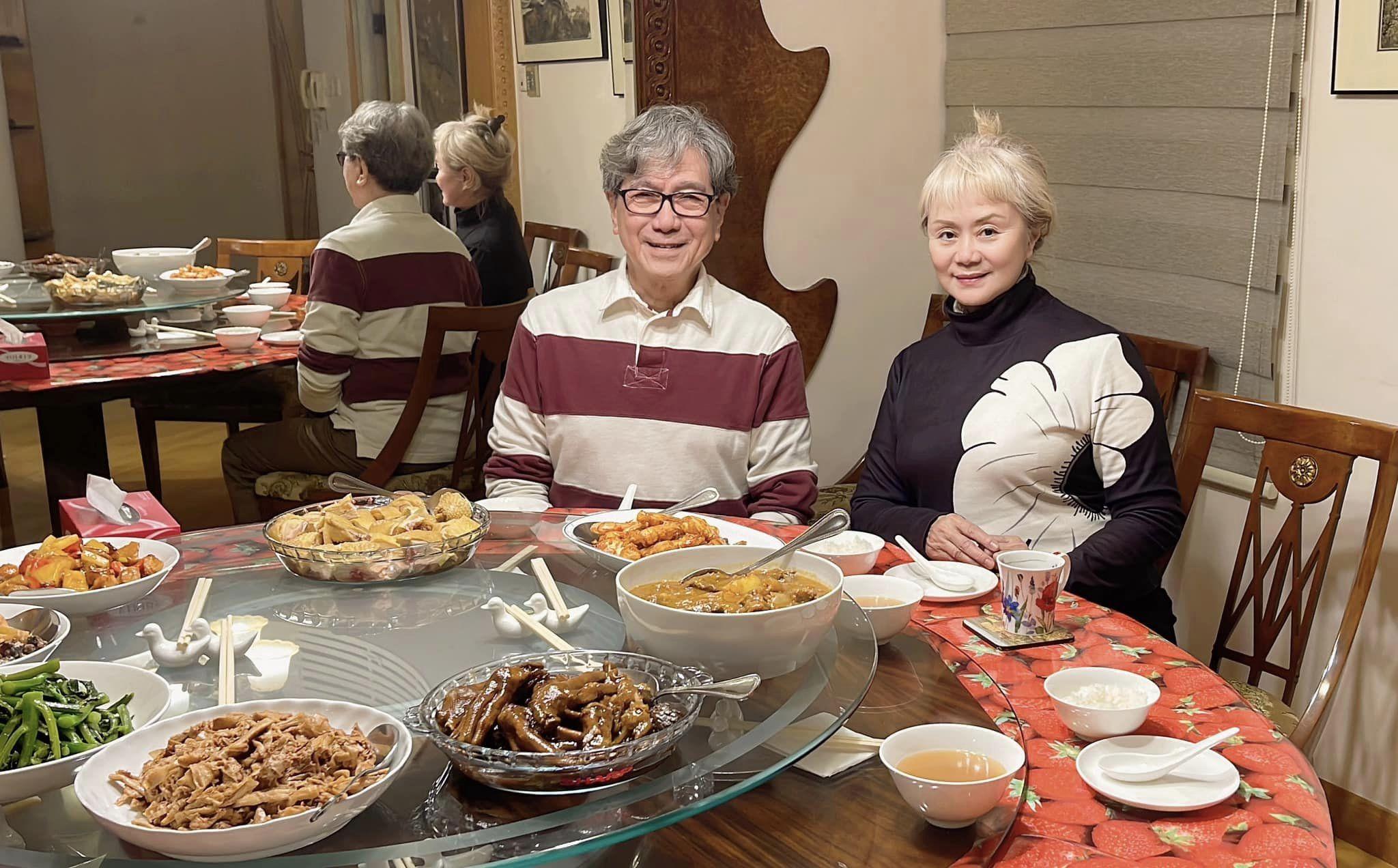 83歲何守信返港探老友兼團年 大姐明笑何B一早老定50年不變