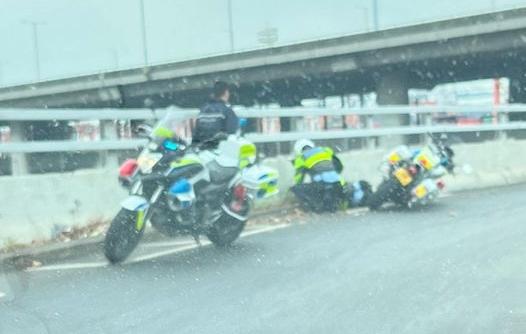 葵涌交匯處警電單車疑跣胎失控自炒　警員心口痛送院