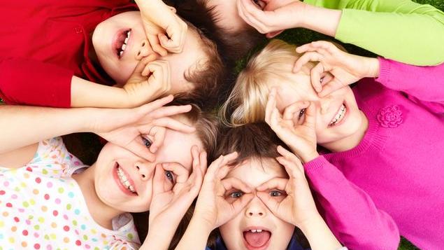 每周戶外活動達「11小時」，近視風險降5成！　專家籲：落實「3010120」護眼原則