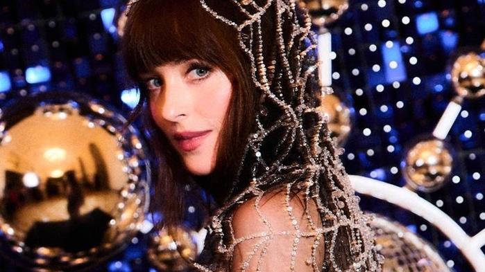 狄高達莊遜宣傳《蜘蛛夫人》穿蜘蛛露股裙