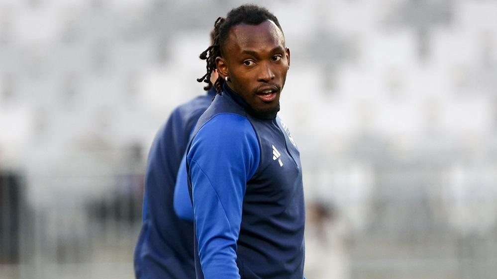 洪都拉斯前鋒伊利斯比賽期間受重傷昏迷。