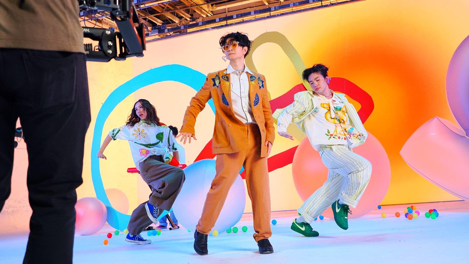 陳健安一小時極速寫起新歌《唔明你講乜》 又跳又唱拍MV盡情破壞釋放壓力