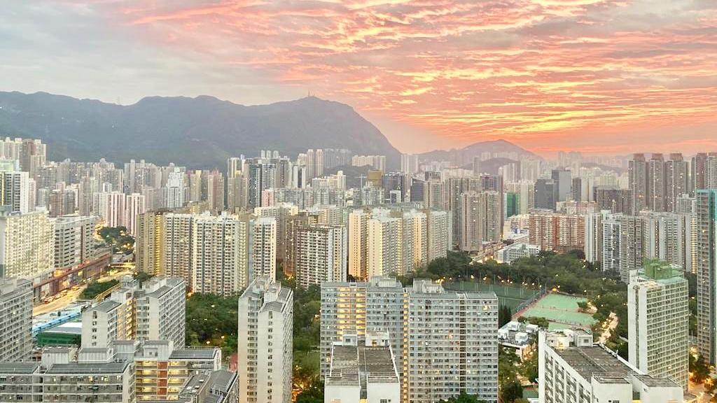 單位景觀開揚遼闊，日落時分景色相當吸引。(代理提供)