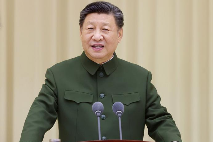 習近平代表黨中央和國務院向全國各族人民、港澳台同胞和海外僑胞拜年。（新華社資料圖片）