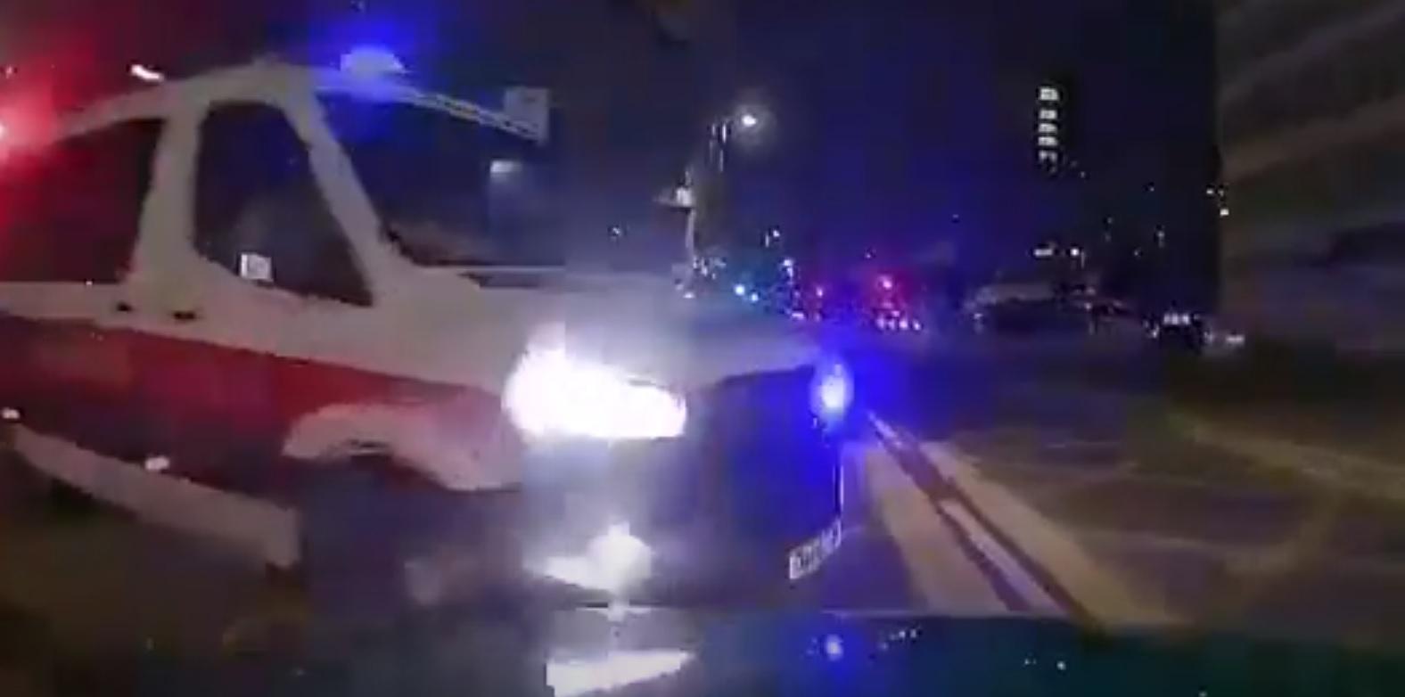 車Cam直擊｜綠的與警車迎頭相撞 司機不禁大嘆三聲