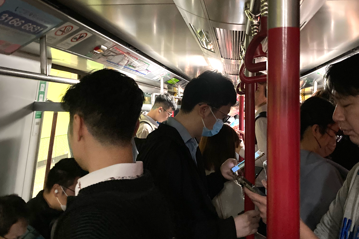 港鐵早上信號系統故障期間，有列車電力供應懷疑同樣故障。(網上圖片)