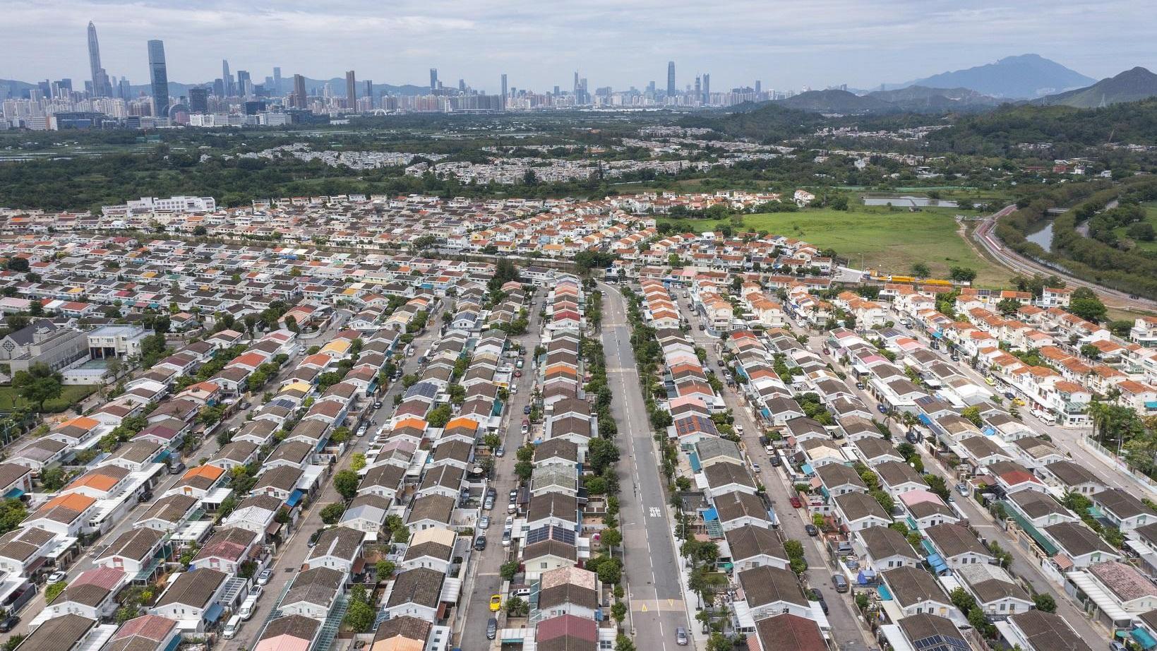 元朗錦繡花園本月暫錄約4宗二手成交，最新錄荔枝南路單號屋以1209.9萬元易主，原業主帳面大賺離場。