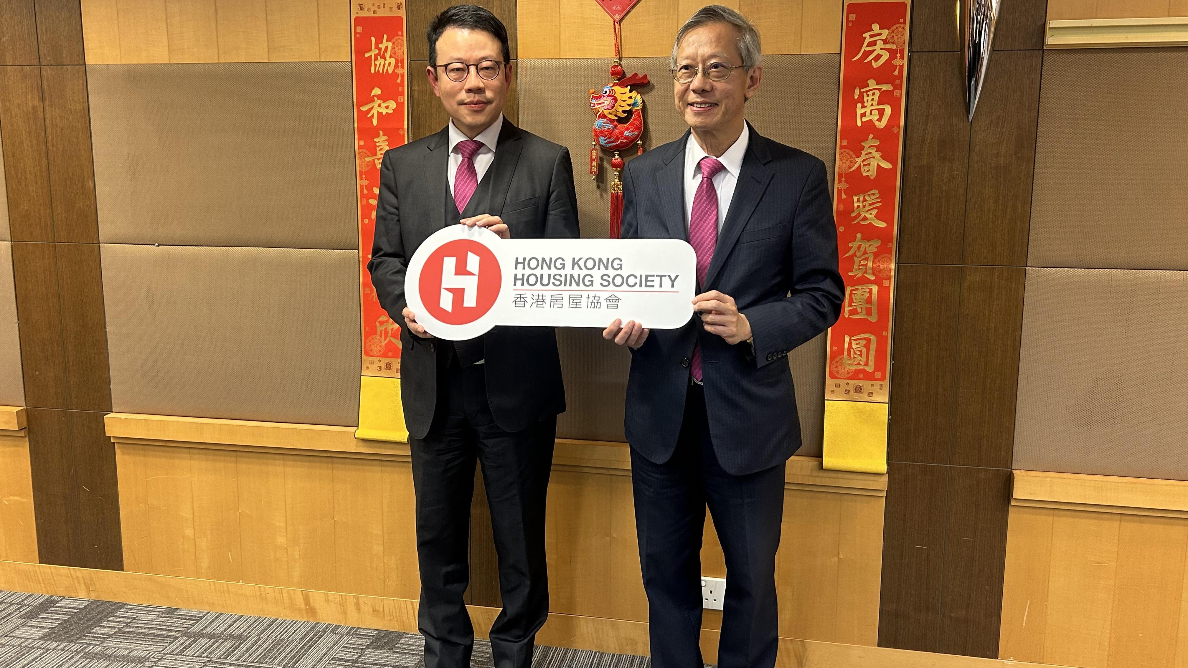 房協主席陳家樂(右)及行政總裁陳欽勉(左)分享房協未來計劃。(朱慧恩攝)