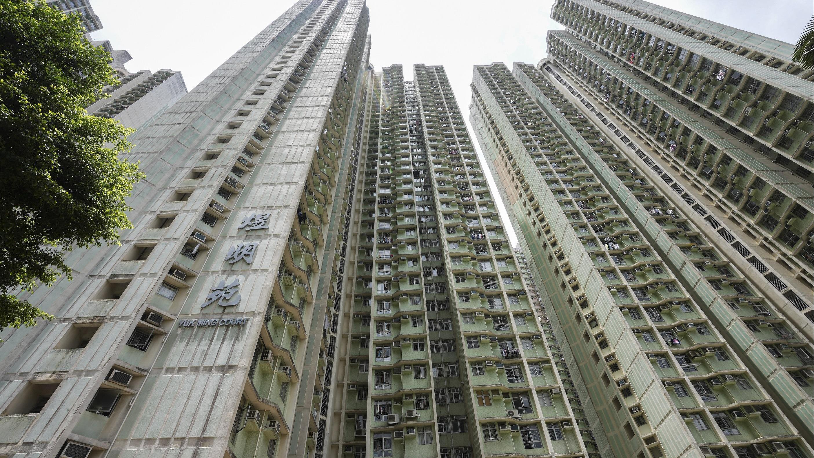 將軍澳煜明苑錄本月首宗二手成交， 兩房戶以綠表價300萬元沽出，平均呎價6,849元。