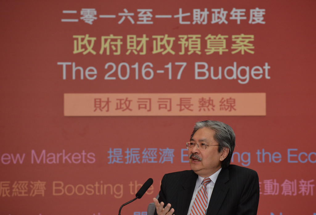 前財政司長曾俊華在社交平台發文，對香港財政每況愈下感到擔心。