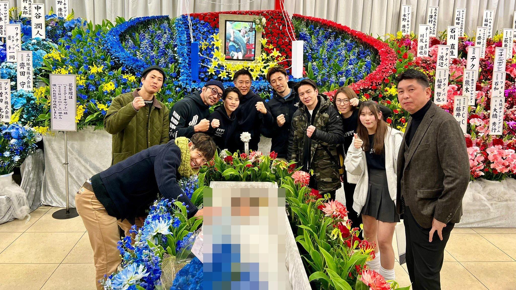 日本20歲拳王猝逝，教練和《第一神拳》作者等與遺體合照惹眾怒。(X)