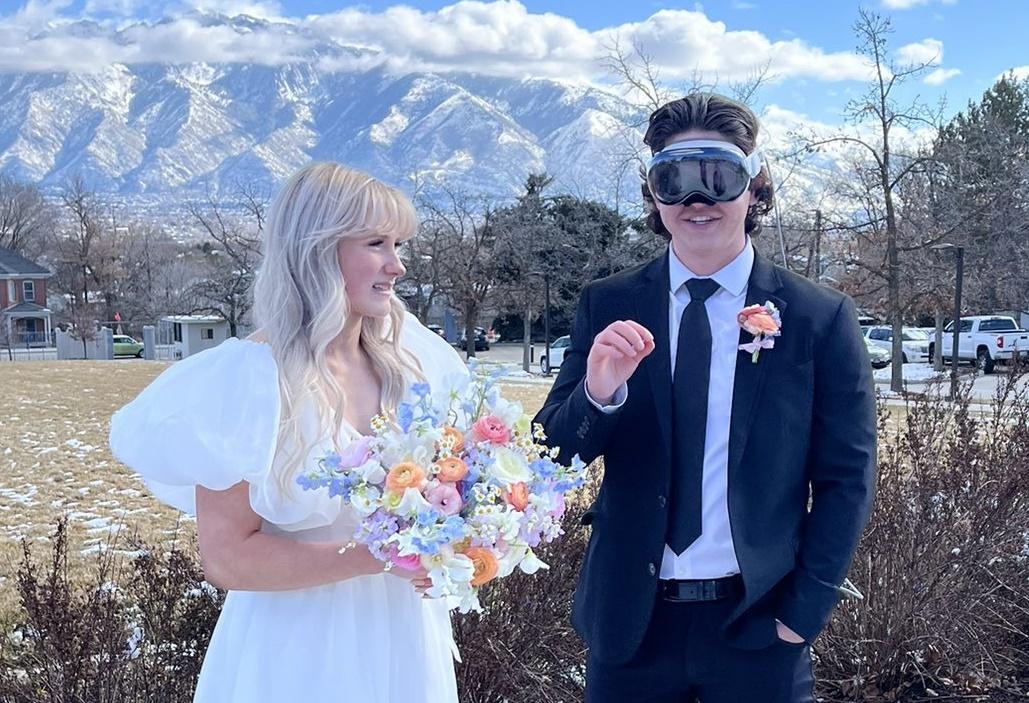 AI工程師戴Vision Pro結婚，新娘老尷表情爆紅。(X)