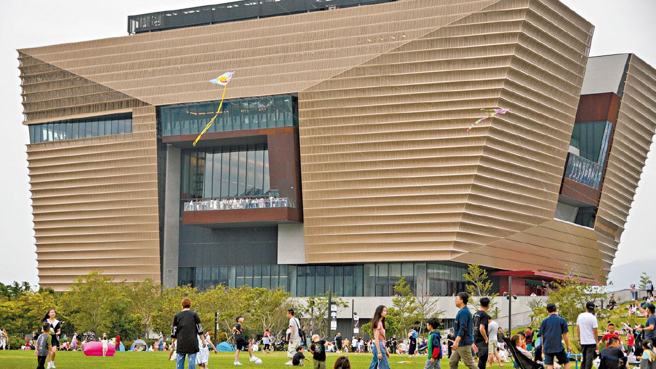 西九資金鏈明年中斷裂 唐英年：「切豆腐」式推地不會推倒樓市