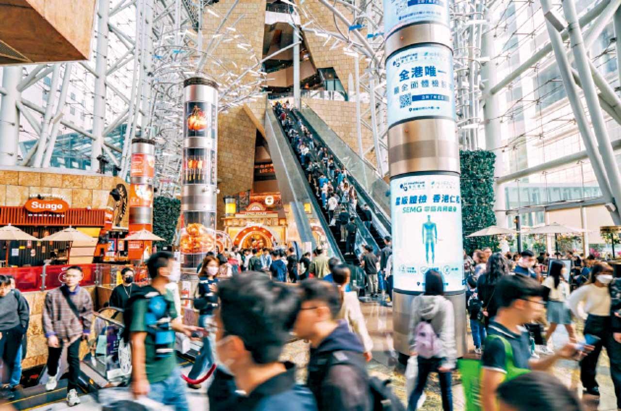 雲想衣裳花想容