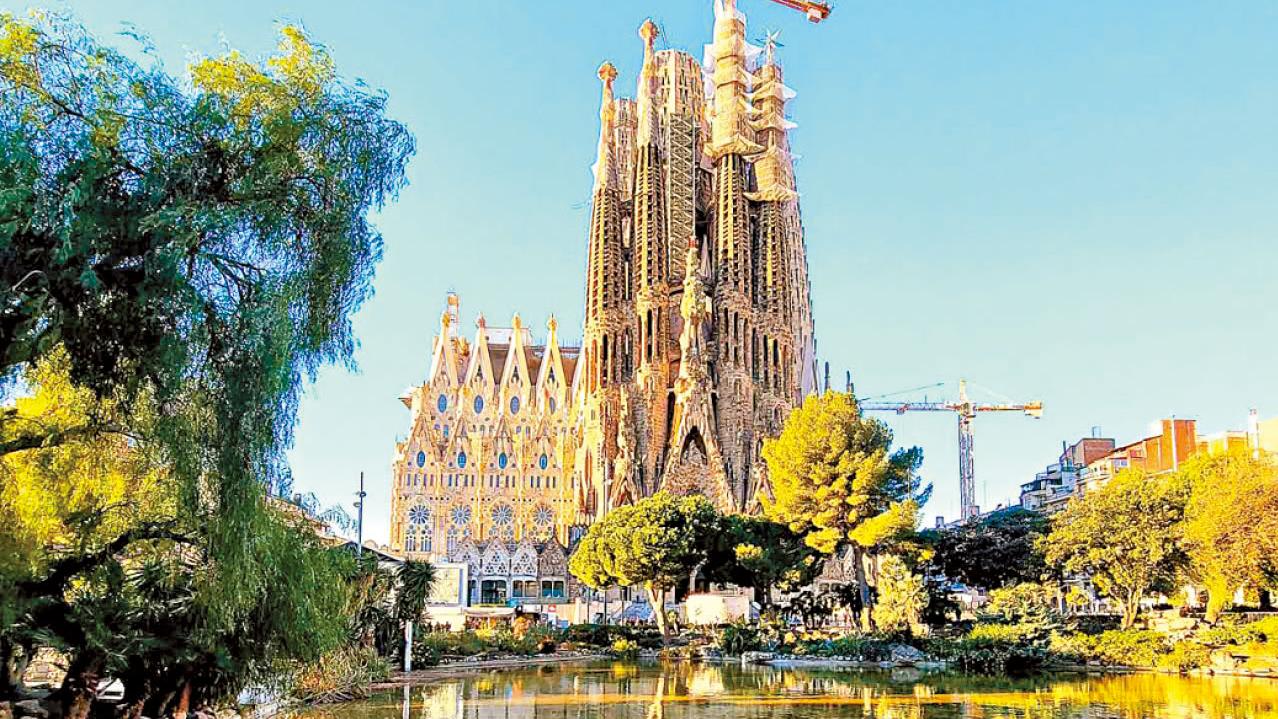 走入跨世紀 浮華工程聖家堂