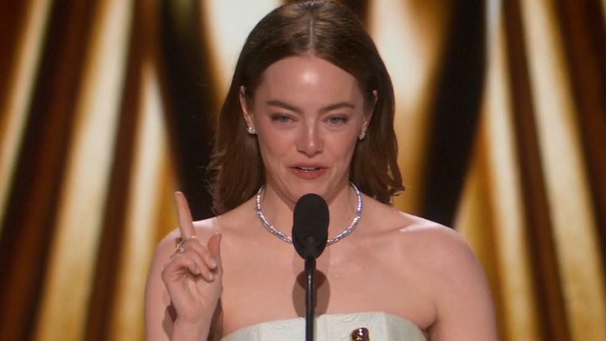 奧斯卡2024｜愛瑪史東為《可憐的東西》三點盡露 兩度封金像影后