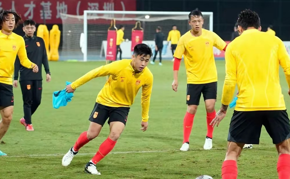 效力中超上海申花的港產國腳中場戴偉浚就名落孫山，是他自前年1月入選國足以來，首次落選決選名單。(網上圖片)