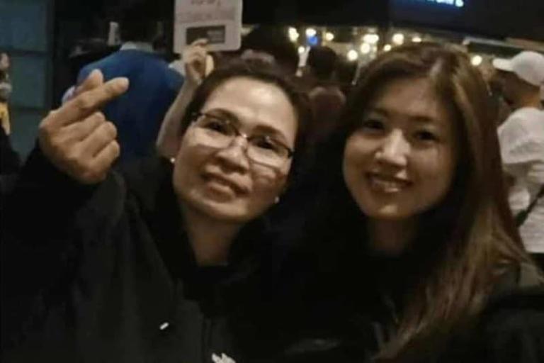 遇害的日本女子Motegi Mai與母親。(網上圖片)