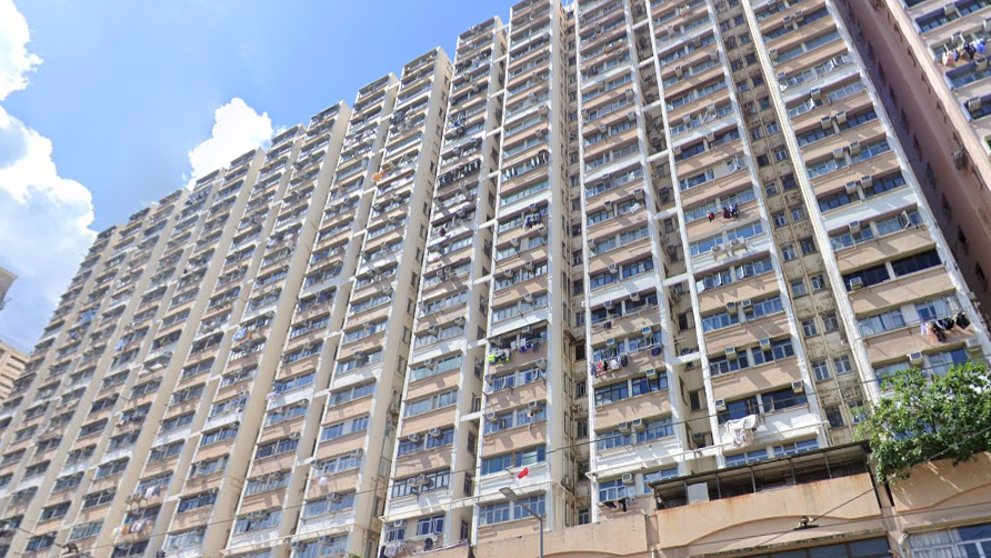 內地客入市個案增多，最新有西營盤均益大廈高層一房戶，睇中屋苑位處靚校網，遂購入單位自用。