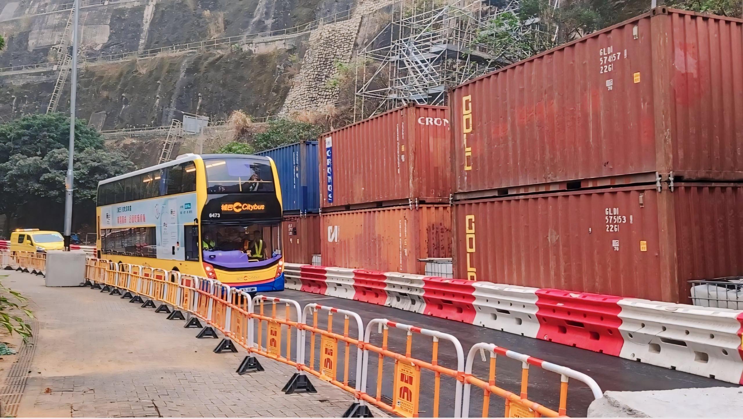 耀興道將於3月23日重開一條西行方向的行車線。圖示公共巴士於路段重開前試行。(政府新聞處)