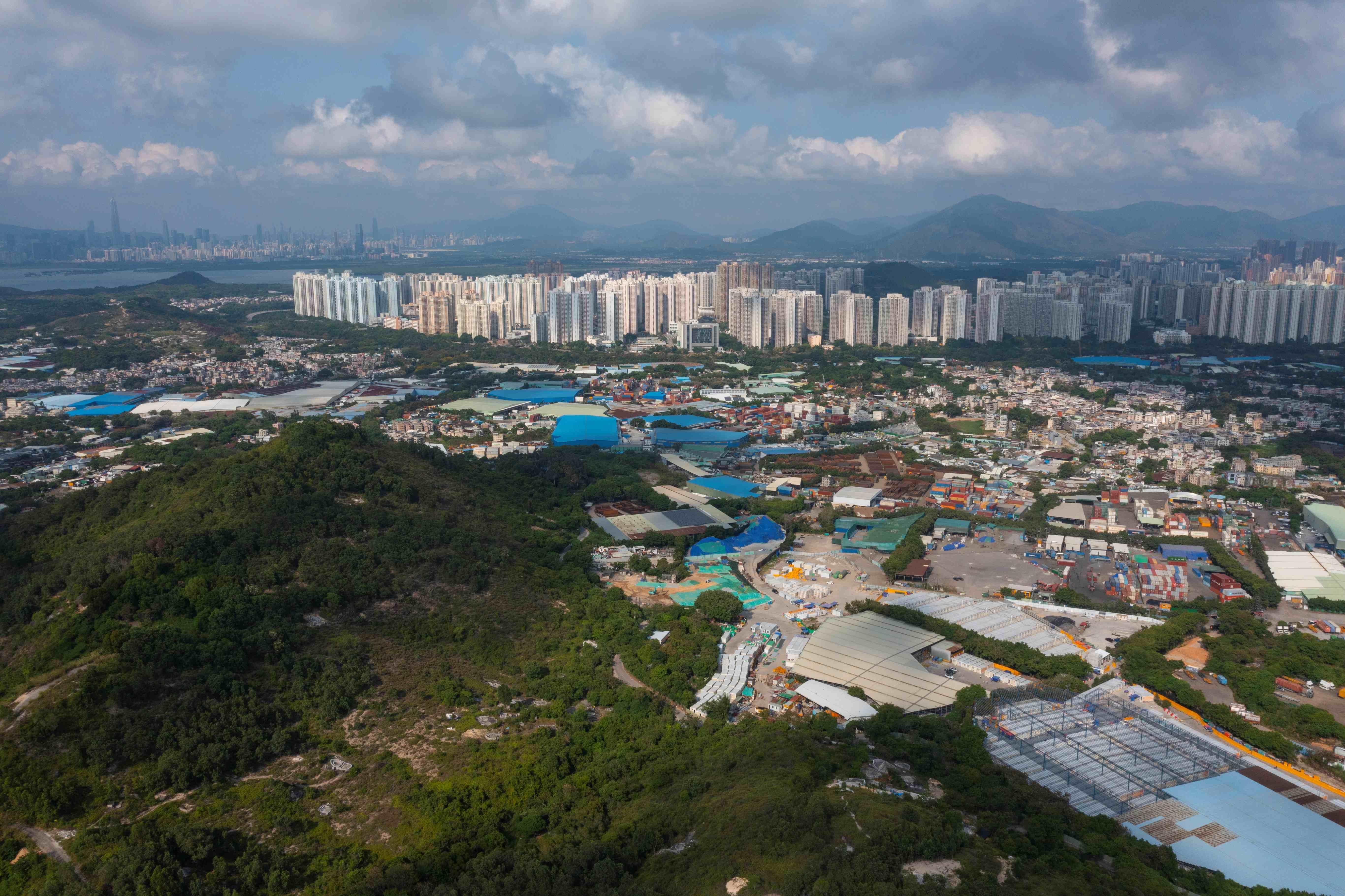 中原地產最新數據指，2025年私人住宅落成量估計有24,007個，當中以港九市區的供應有所增加，新界區則減少。(資料圖片)