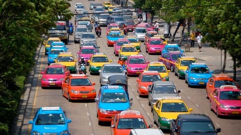 泰國的士「五顏六色」。(互聯網)
