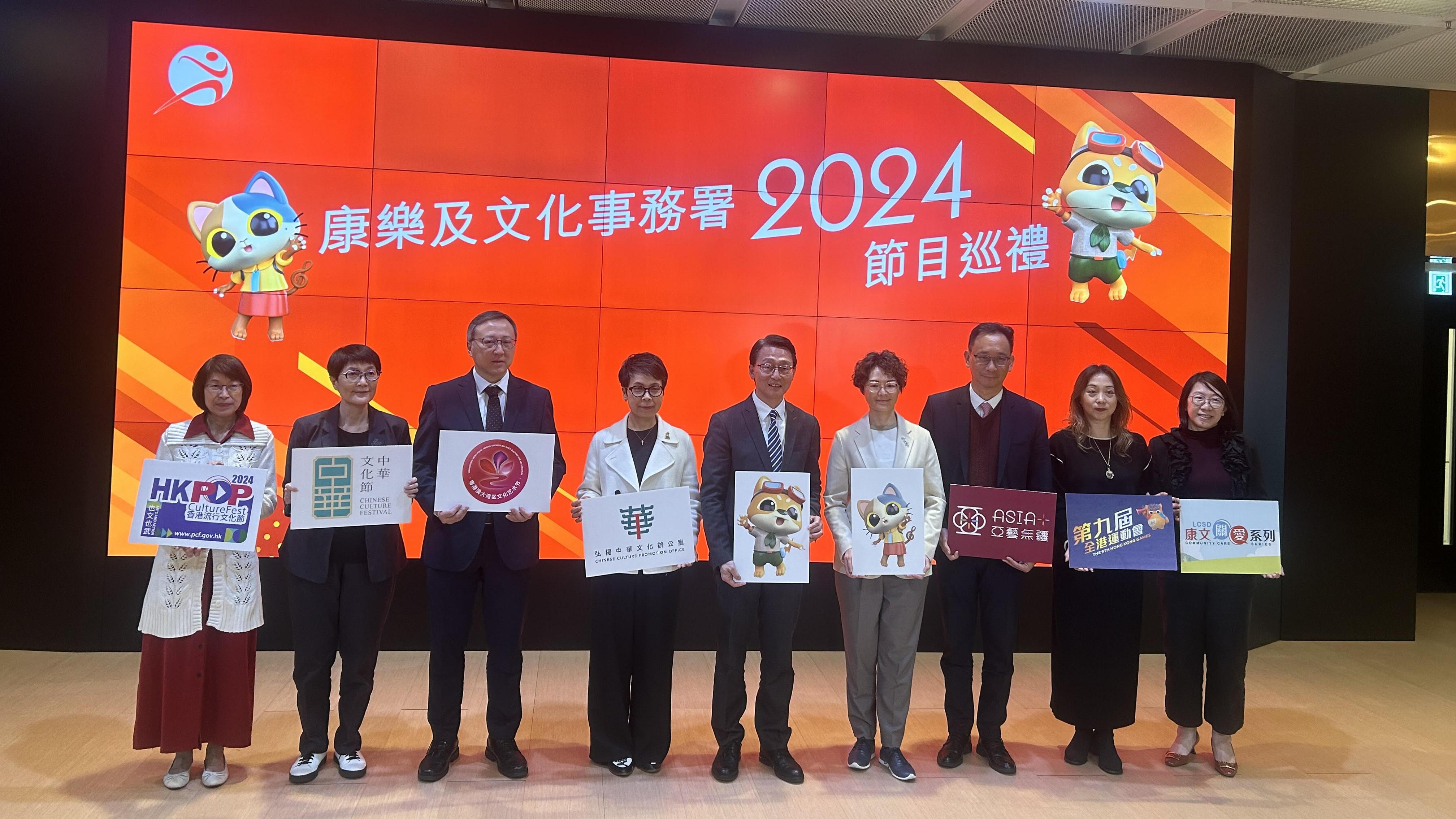 康文署長劉明光(中)介紹今年署方的活動。(朱慧恩攝)