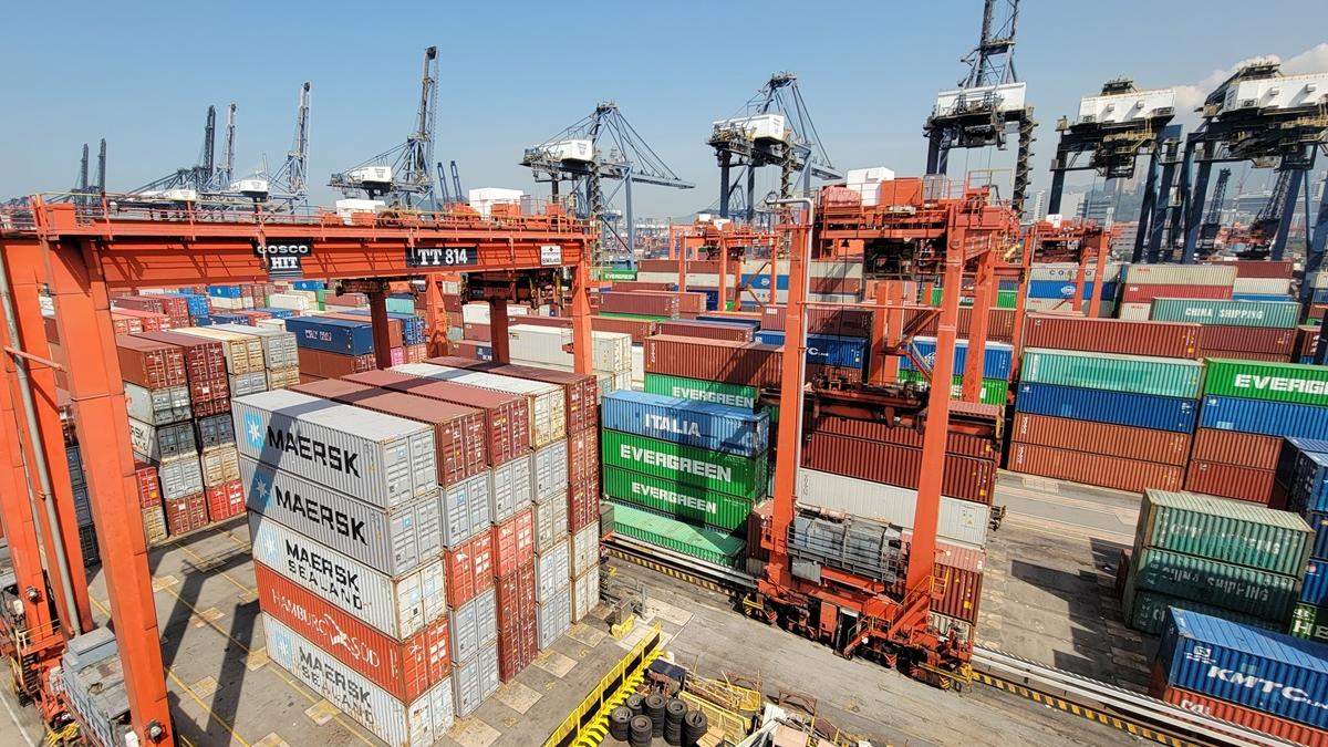 有議員關注「危害國家安全而損壞或削弱公共基礎設施」罪會否涵蓋貨櫃碼頭。(資料圖片／鍾式明攝)