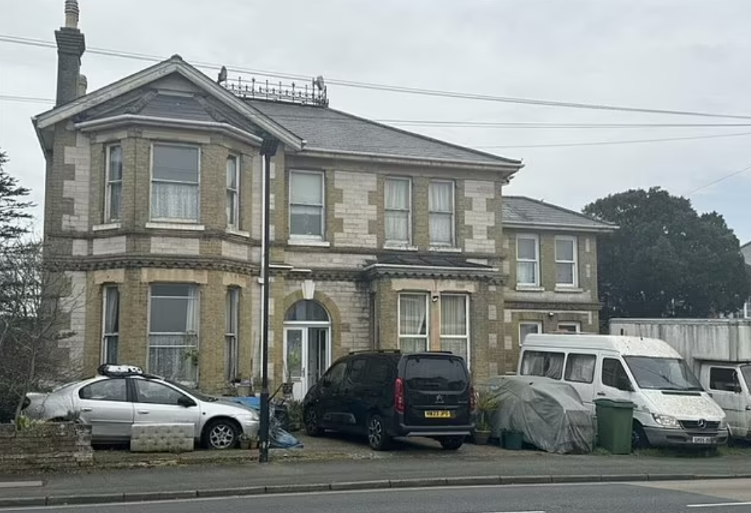 英國物業｜400萬古怪大屋放售 圖則不明 禁小孩參觀 究竟咩事？