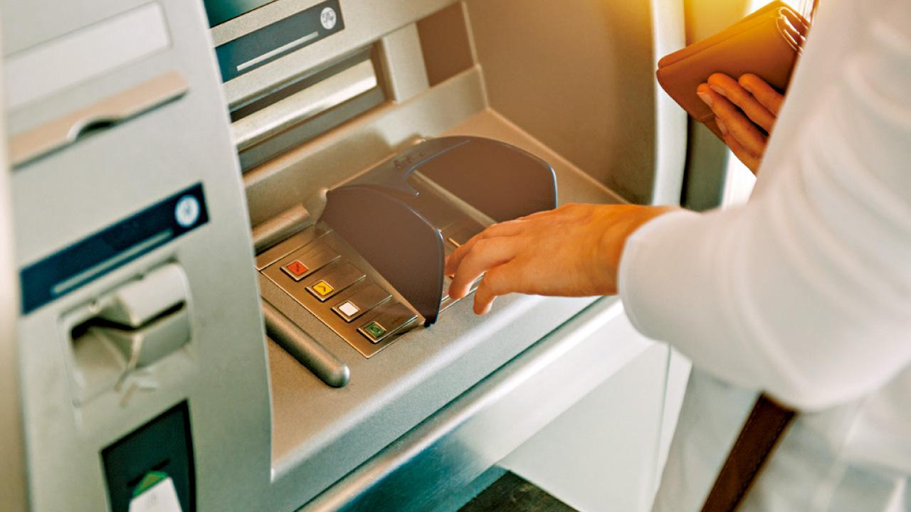 兩市民櫃員機提款險被劫 47歲男子天水圍落網