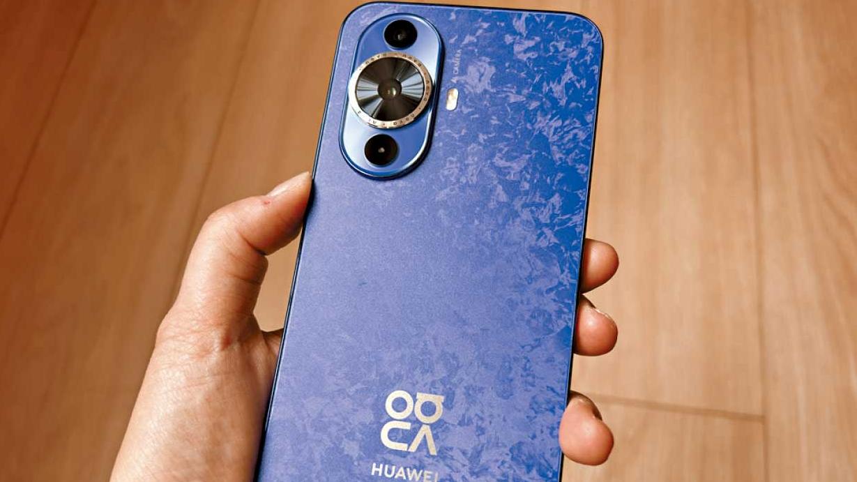 HUAWEI nova 12s輕巧纖薄機身 靚芒配超廣角自拍鏡頭