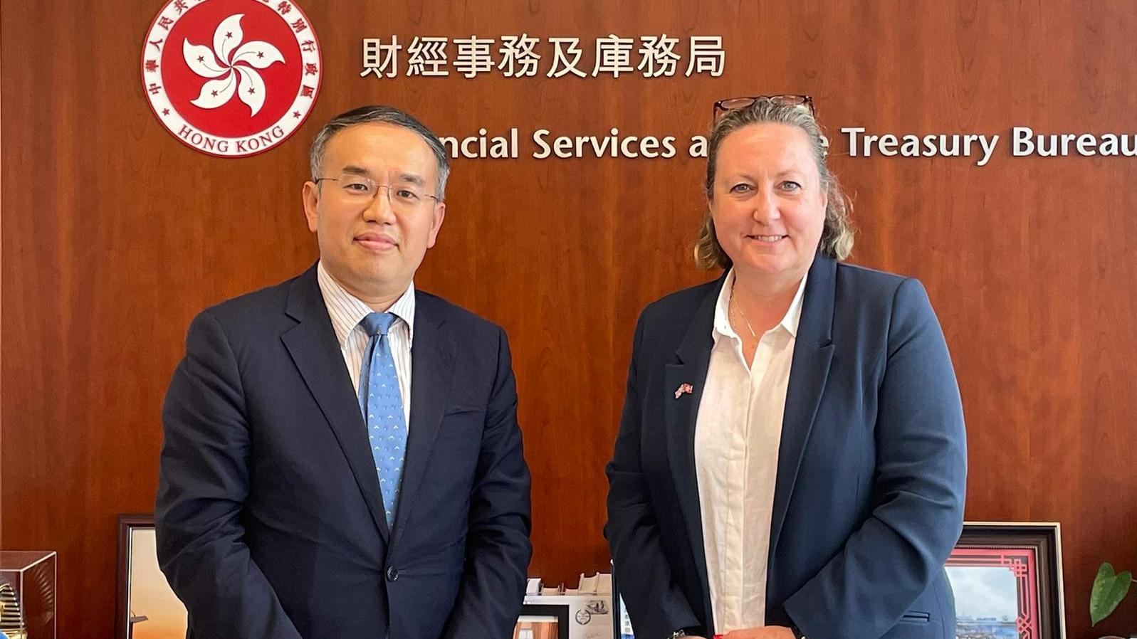 卓雅敏昨與財經事務及庫務局局長許正宇會面。(財庫局fb圖)