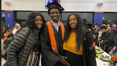 黑人男未繫安全帶遭截查演變成駁火　警察「41秒開96槍」被指執法過當