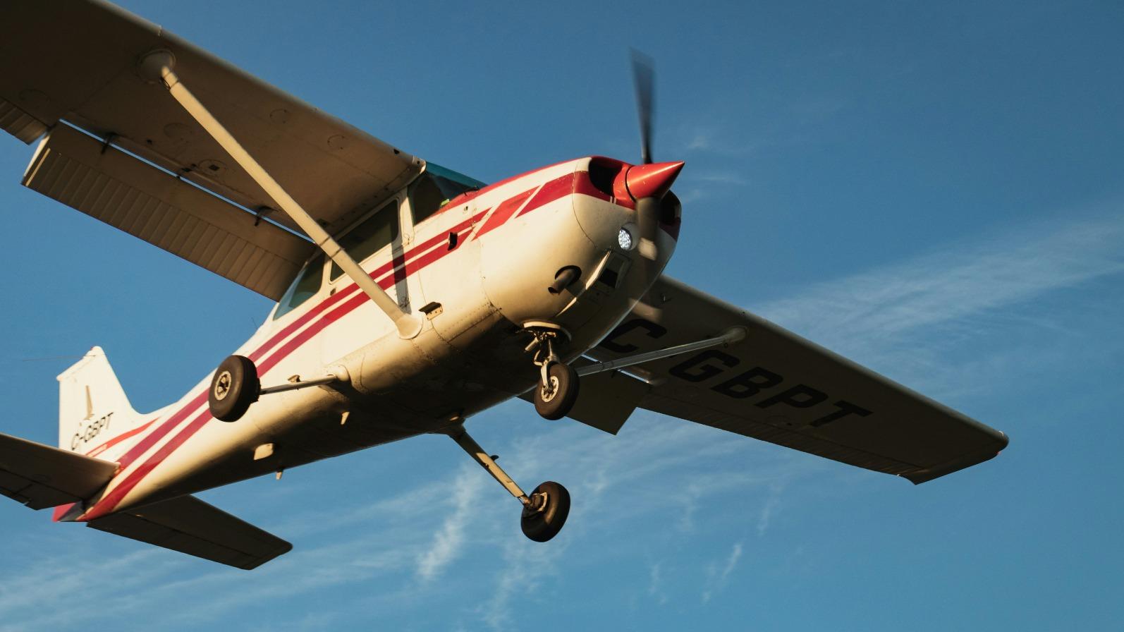 賓州小型飛機墜毀 76歲老翁空中被彈出墮下亡