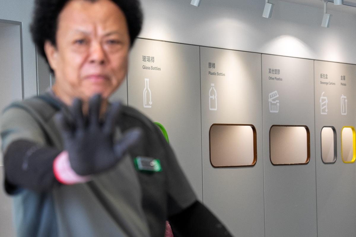 政府建議市民購買日用品時，可考慮其設計以配合減廢回收。(資料圖片／林靄怡攝)