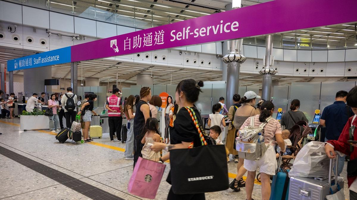 高鐵西九龍管制站去年有1,965萬人次出入境。(資料圖片／陳奕釗攝)