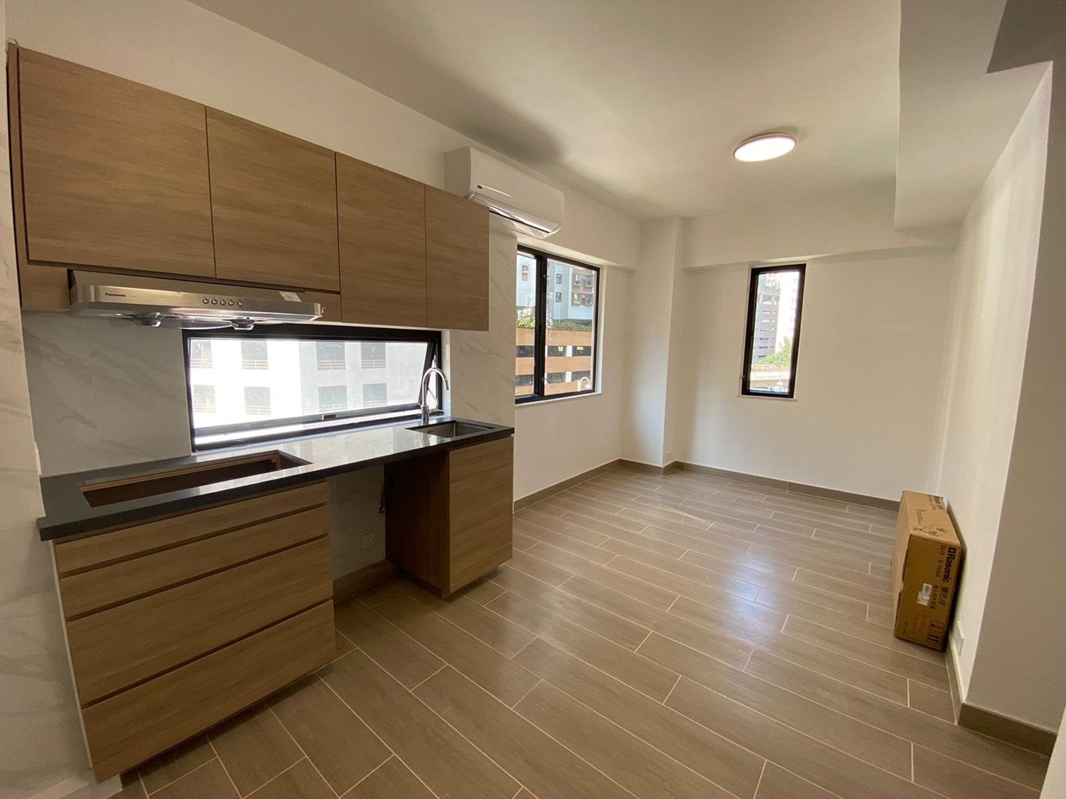 長方形大廳及開放式廚房設計，沒有窗台位，非常實用。